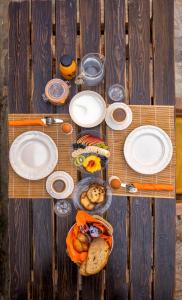 Jídlo v apartmánu nebo okolí + 45 fotografií