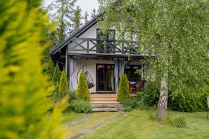 a home with a black and white house at Dom Black&White in Kołczewo