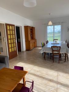 a large living room with a table and chairs at Grande Maison familiale proche mer 10personnes in Auberville-la-Manuel