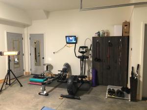 Spordikeskus ja/või sportimisvõimalused majutusasutuses Serene Rustic Farmhouse Mountain Cottage (Sleeps 4)