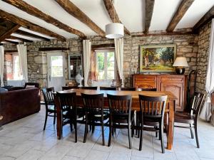 Posedenie v ubytovaní Presbytère de Chauffour-sur-Vell