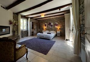 Posteľ alebo postele v izbe v ubytovaní Presbytère de Chauffour-sur-Vell + 36 fotografií
