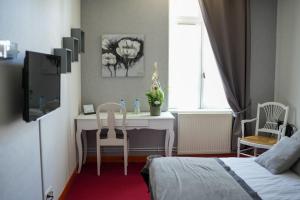 TV a/nebo společenská místnost v ubytování Hôtel Picardia
