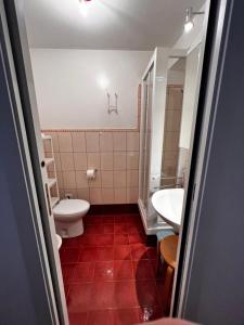 A bathroom at Abbrescia 50