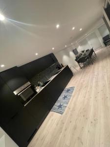 Posezení v ubytování Barnevennlig feriehus ved sjøen