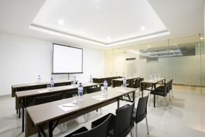 Zona business o sala conferenze di Amaris Hotel Cilegon
