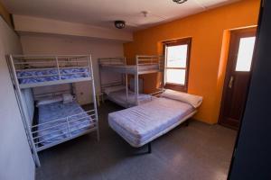a room with two bunk beds and a window at Alberg Francesc de Vinatea in Morella