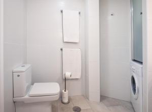 Kúpeľňa v ubytovaní HomeForGuest Apartamento con piscina a 50M del mar en La Caleta