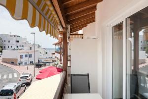 Balkón alebo terasa v ubytovaní HomeForGuest Apartamento con piscina a 50M del mar en La Caleta