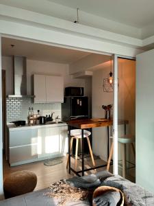 Dapur atau dapur kecil di Downtown Nook - Azure Urban Resort Residences