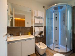 Ένα μπάνιο στο Venice Green Residence +61 φωτογραφίες