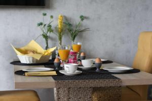 a table with plates and eggs and drinks on it at Manhattan 516 mit Schwimmbad in Braunlage