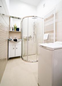 Kúpeľňa v ubytovaní Free parking! Linden apartment, AC, Smart TV, WIFI
