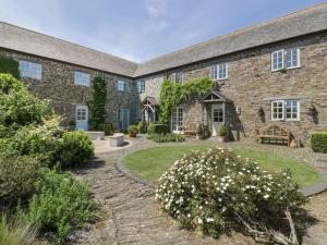 an exterior view of a brick building with a garden at Dovecote in Saint Goran