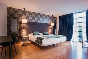 Postel nebo postele na pokoji v ubytování Hotel Mirador de la Cepada