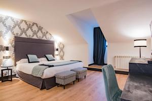Postel nebo postele na pokoji v ubytování Hotel Mirador de la Cepada + 30 fotografií