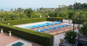 Bazén v ubytování ZAHRA AGRITURISMO nebo v jeho okolí