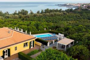 Bazén v ubytování ZAHRA AGRITURISMO nebo v jeho okolí