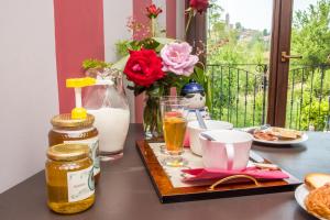 Jedlo v ubytovaní bed & breakfast alebo blízkom okolí