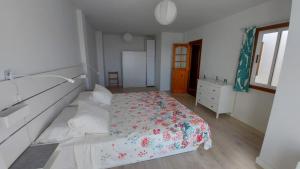 Postel nebo postele na pokoji v ubytování Acogedor y Luminoso piso con balcón + 4 fotografie