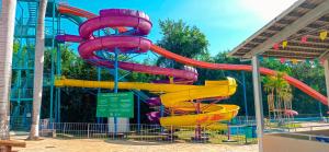 A piscina localizada em Caldas Park & Hotel XPTO Turismo ou nos arredores