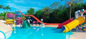 A piscina localizada em Caldas Park & Hotel XPTO Turismo ou nos arredores