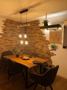 a dining room with a wooden table and chairs at Luxus Apartment über den Dächern vom Allgäu in Sonthofen