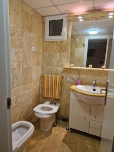 Koupelna v ubytování APARTAMENTO CON JARDIN EN PLAYA CABO ROIG tiene WIFI
