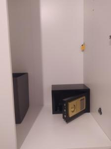 a small radio sitting on a white floor in a room at Apartament Mała Ogrodowa in Oborniki Śląskie