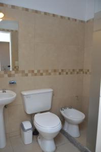 a bathroom with a toilet and a sink at Hermoso departamento entero 2 Dormitorios con cochera B Urca in Cordoba