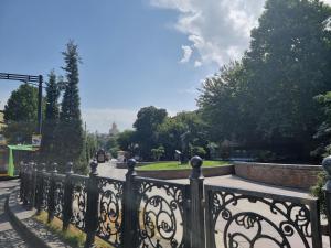 Vườn quanh OLD TBILISI Freedom Square, Tbilisi Площадь Свободы