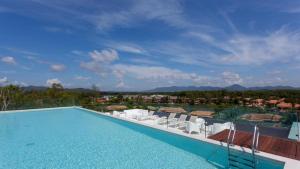 Bazén v ubytovaní Oceanstone Resort by Lofty alebo v jeho blízkosti
