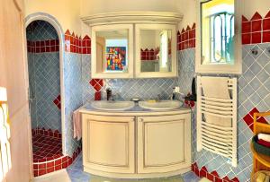 Imagen de la galería de Bellevue Hôtes maison de pêcheur, en Cogolin