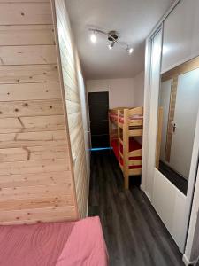 Postel nebo postele na pokoji v ubytování Val Thorens Studio 4 pers Résidence La Roche Blanche