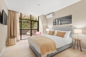 Ein Bett oder Betten in einem Zimmer der Unterkunft 108MM House