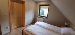 Posteľ alebo postele v izbe v ubytovaní Apartament Orkisz