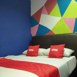 1st Inn Hotel Glenmarie tesisinde bir odada yatak veya yataklar