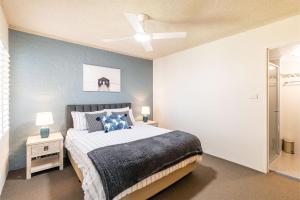 a bedroom with a bed and a ceiling fan at Bay Parklands, 29 2 Gowrie Avenue - views, air conditioning, Wi-Fi, Pool, tennis court and spa in Nelson Bay +31 photos