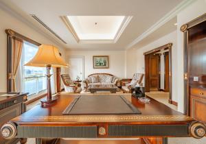 Posezení v ubytování Lotte Hotel Saigon