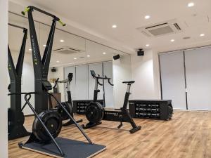 京都市にあるパークホテル京都御池のジム(トレッドミル、エアロバイク付)