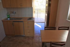 Kuchyň nebo kuchyňský kout v ubytování Apartments with parking spaces Rtina - Stosici, Zadar - 15921