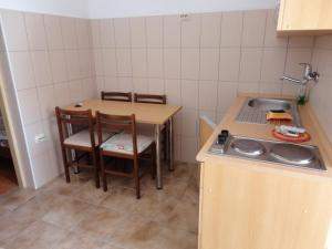 Kuchyň nebo kuchyňský kout v ubytování Apartments with parking spaces Rtina - Stosici, Zadar - 15921