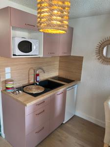 Kuchyňa alebo kuchynka v ubytovaní Studio cocooning style naturel