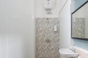 Ένα μπάνιο στο KoolKost near Raya Canggu - Minimum Stay 5 Nights +11 φωτογραφίες