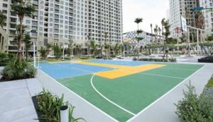 a basketball court in the middle of a city at Cozy apartment 2BR - Masteri Thao Dien , D2 in Ho Chi Minh City
