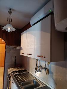 Kitchen o kitchenette sa Appartamento nel verde adatto alle famiglie Reg Lazio ID 16838