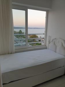 Postel nebo postele na pokoji v ubytování Antalya Konyaaltı Plajında muhteşem bir tatil