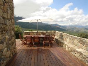 Zdjęcie z galerii obiektu LUXURY 270M² HOUSE OF CHARACTER IN OLD STONES WITH HEATED POOL, NEAR CALVI w mieście Calenzana