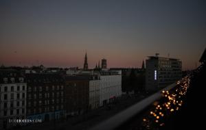 a view of a city at night with lights at Manon Les Suites Guldsmeden in Copenhagen