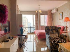 Xiao Yu Residential Apartment Near Jiefangbei and Hongya Cave的休息区